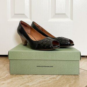 Clarks Zaya Path Peep Toe Pumps Women’s 9 Black Leather Heels 2.75” Classic